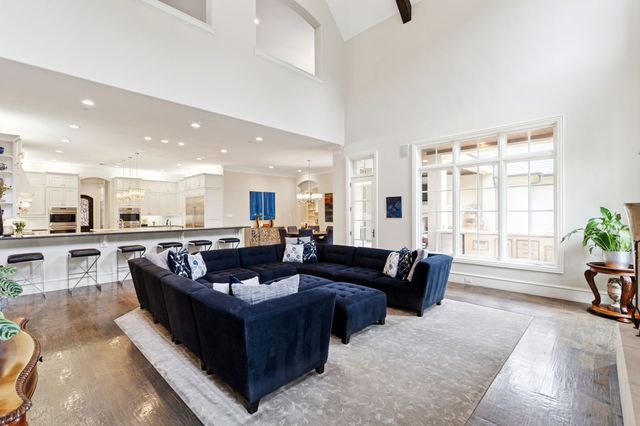 4715 W Northwest Highway, Dallas, TX 75220