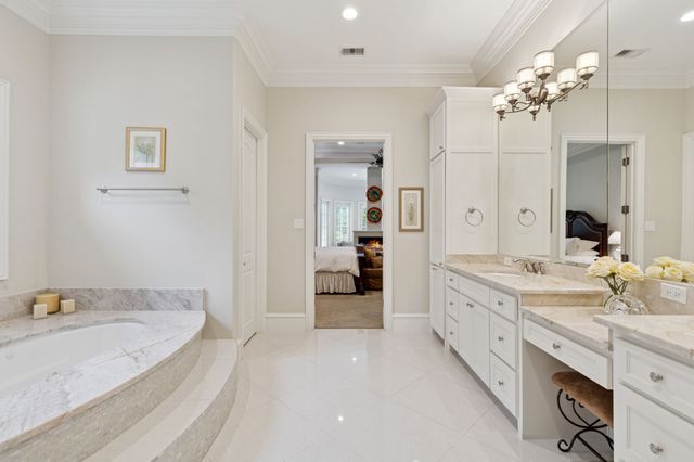 4715 W Northwest Highway, Dallas, TX 75220