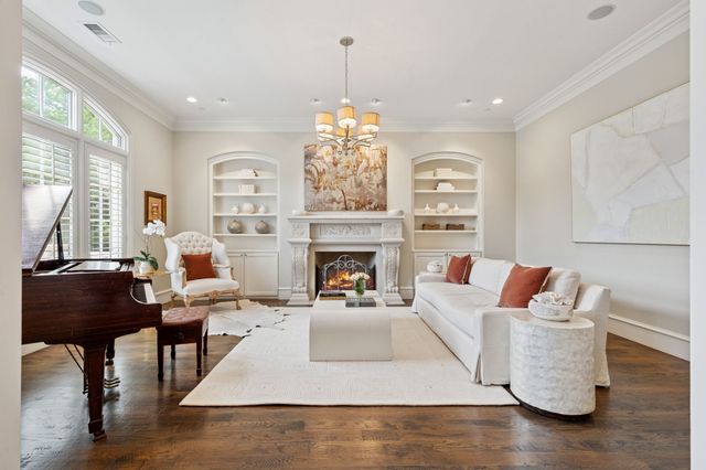 4715 W Northwest Highway, Dallas, TX 75220