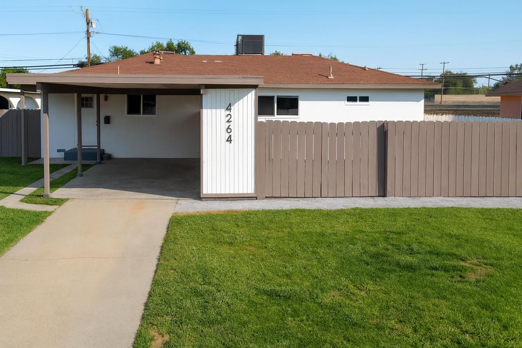 Image 1 of property listing at 4264 Holt, Fresno, CA 93705