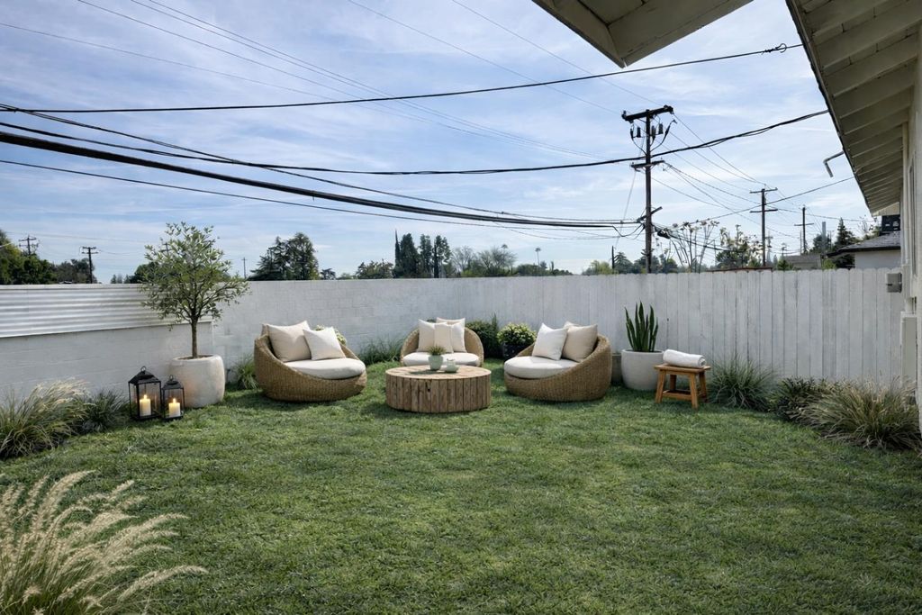 Image 11 of property listing at 4264 Holt, Fresno, CA 93705