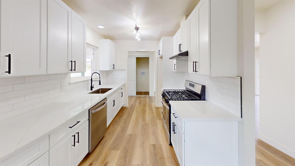 Image 23 of property listing at 4264 Holt, Fresno, CA 93705