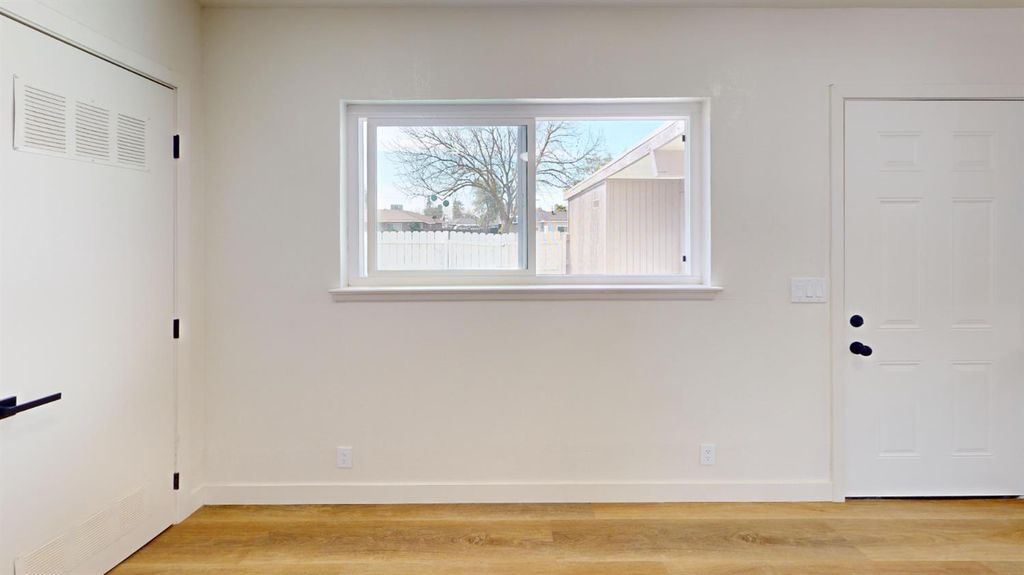 Image 24 of property listing at 4264 Holt, Fresno, CA 93705