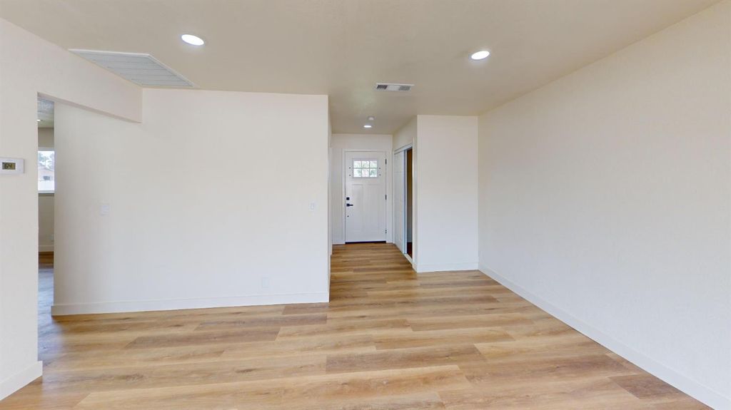 Image 27 of property listing at 4264 Holt, Fresno, CA 93705