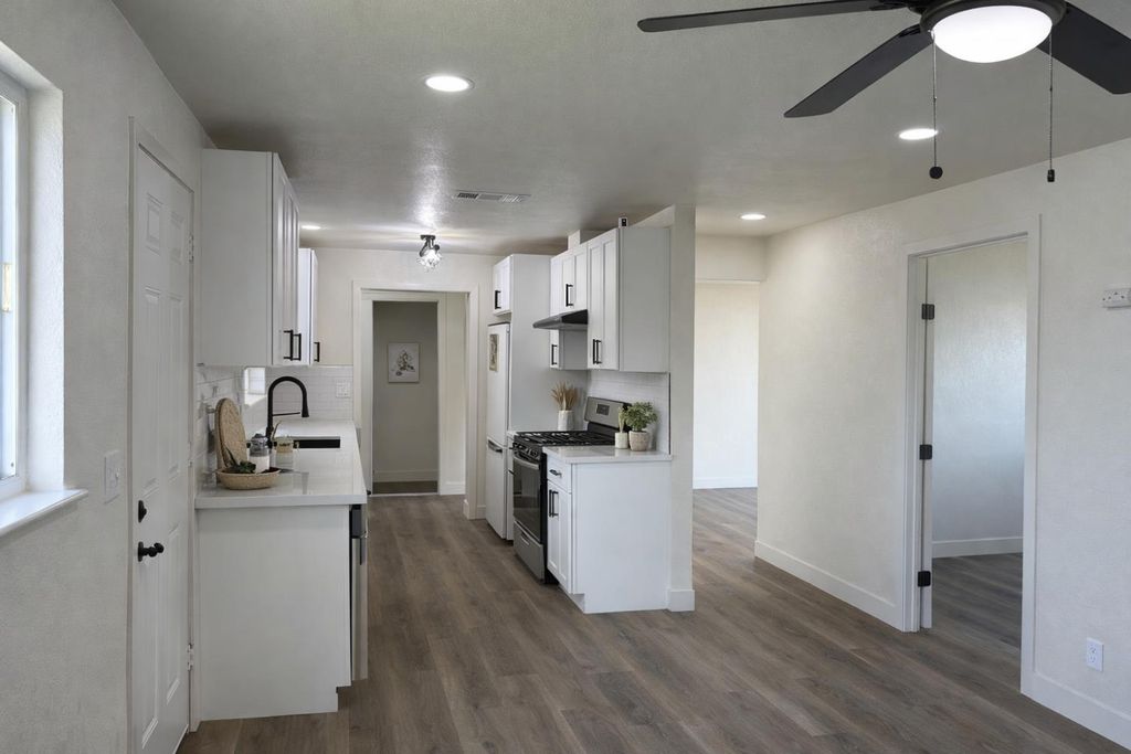 Image 3 of property listing at 4264 Holt, Fresno, CA 93705