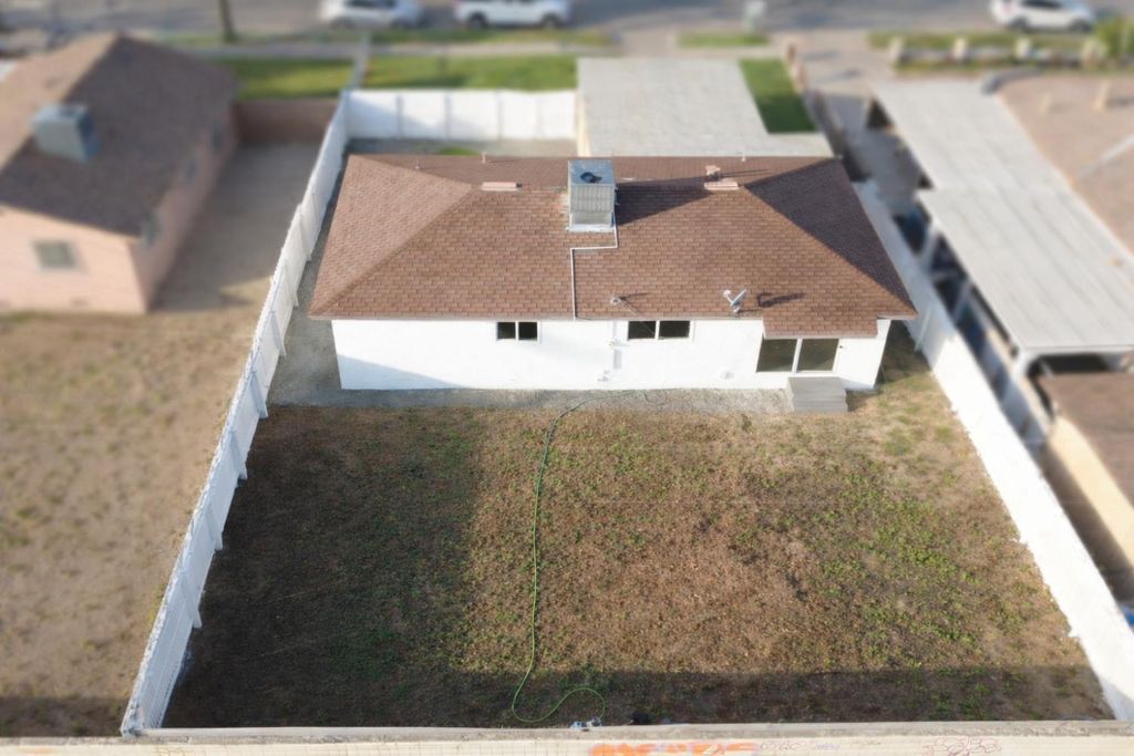 Image 31 of property listing at 4264 Holt, Fresno, CA 93705