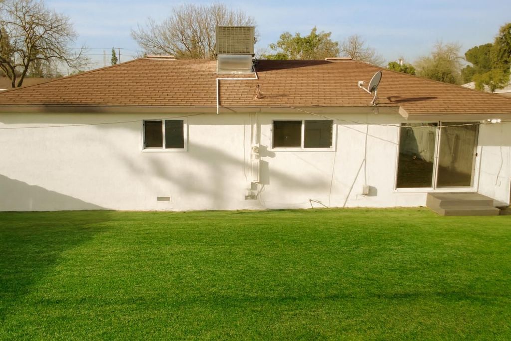 Image 32 of property listing at 4264 Holt, Fresno, CA 93705