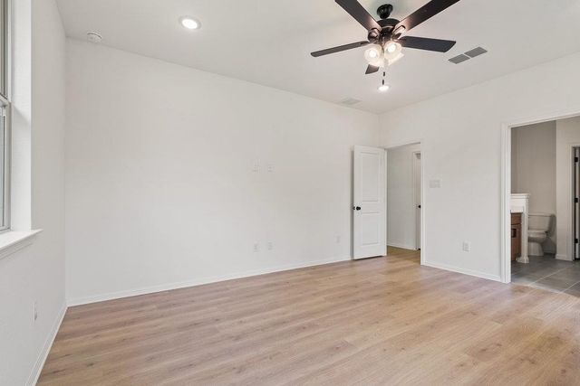 270 Pale Horse BND, Buda, TX 78610