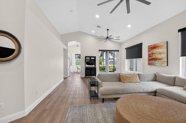 7440 W Mercada Way, Delray Beach, FL 33446