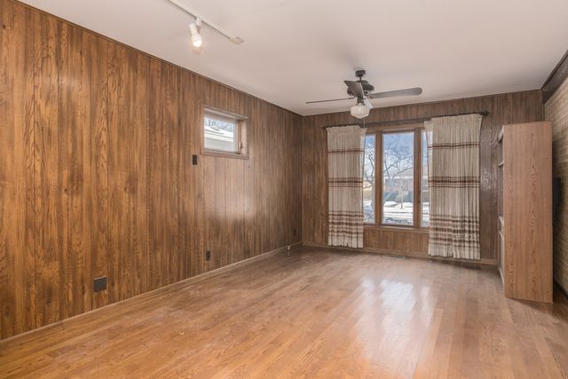 7340 W Keeney Street, Niles, IL 60714