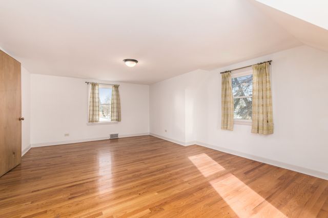 7340 W Keeney Street, Niles, IL 60714