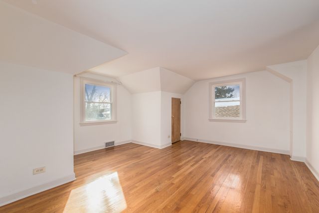 7340 W Keeney Street, Niles, IL 60714