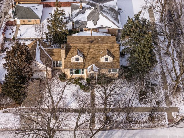 7340 W Keeney Street, Niles, IL 60714