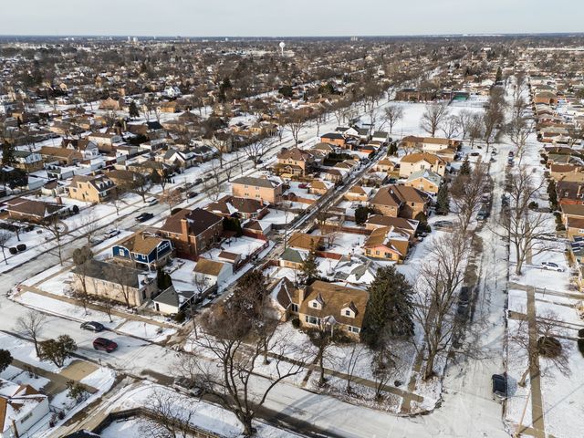 7340 W Keeney Street, Niles, IL 60714