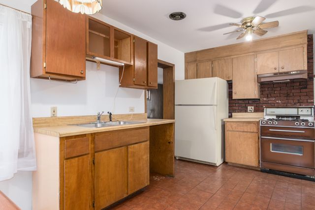 7340 W Keeney Street, Niles, IL 60714