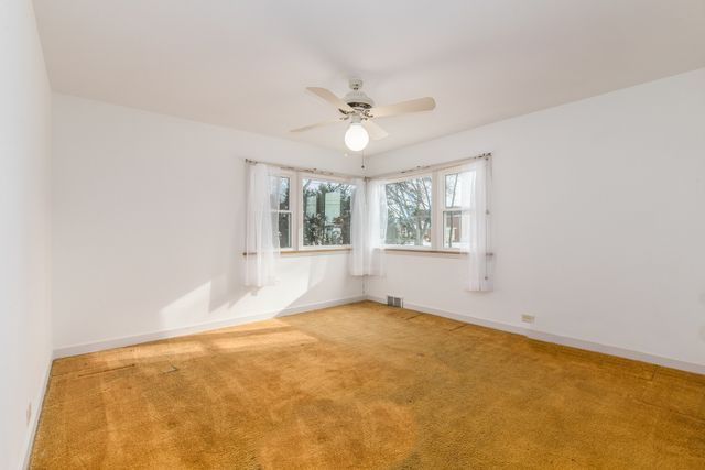 7340 W Keeney Street, Niles, IL 60714