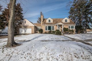 7340 W Keeney Street, Niles, IL 60714