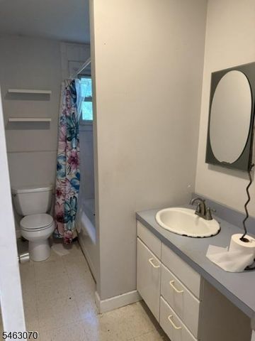 21 Gorge Dr, Wanaque Boro, NJ 07420