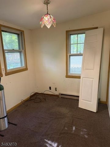21 Gorge Dr, Wanaque Boro, NJ 07420