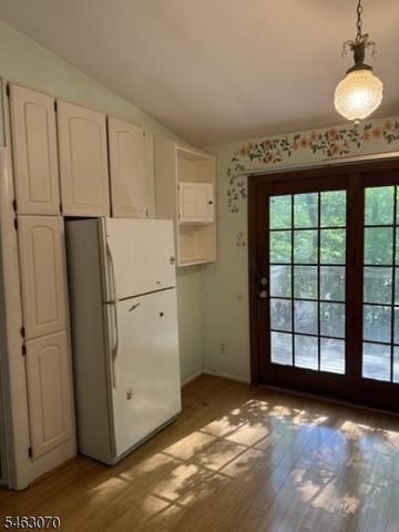 21 Gorge Dr, Wanaque Boro, NJ 07420
