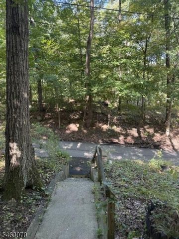 21 Gorge Dr, Wanaque Boro, NJ 07420