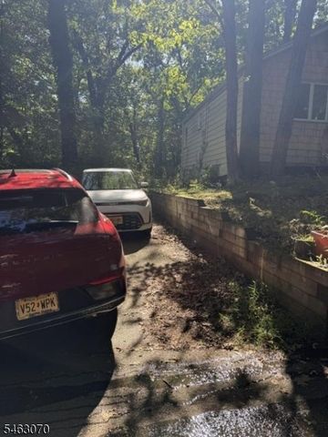 21 Gorge Dr, Wanaque Boro, NJ 07420