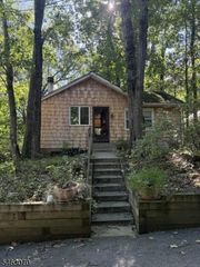 21 Gorge Dr, Wanaque Boro, NJ 07420