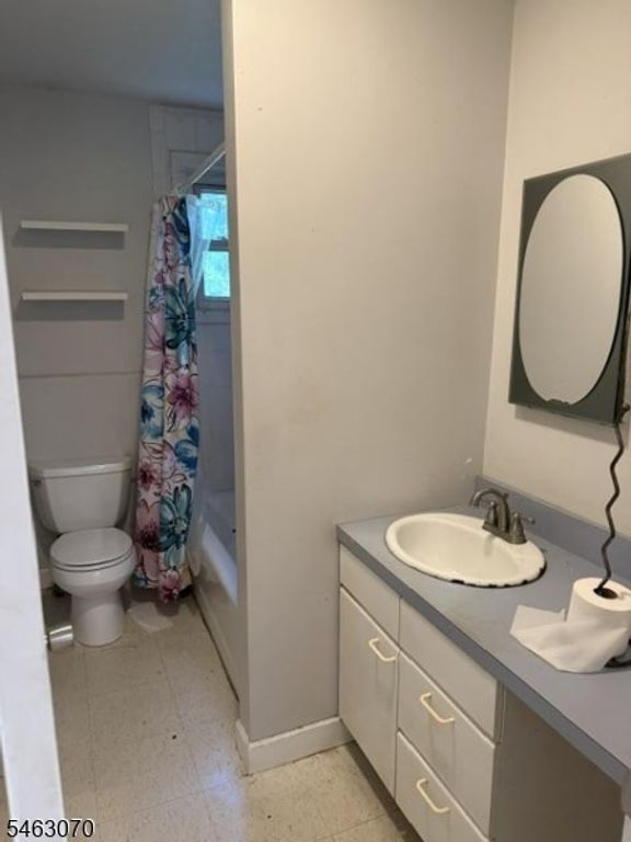 21 Gorge Dr, Wanaque Boro, NJ 07420 — photo 2