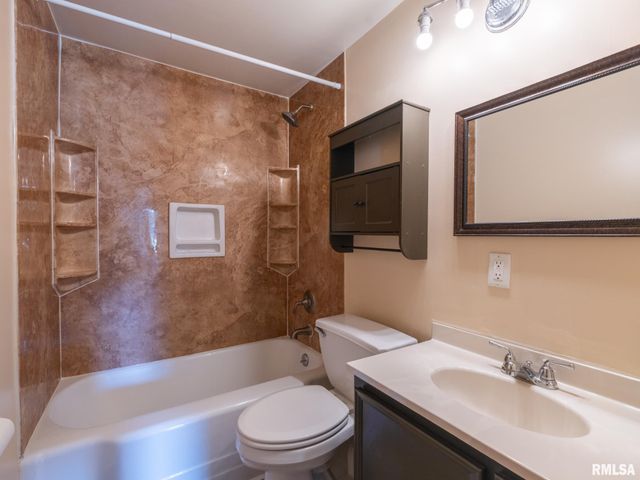 611 WOODLAND Trail, Washington, IL 61571