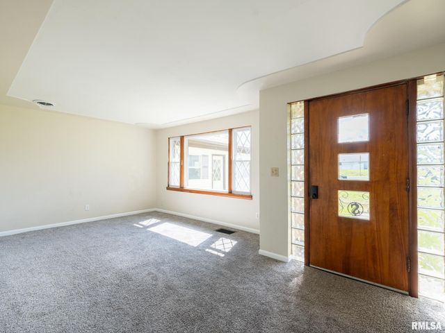611 WOODLAND Trail, Washington, IL 61571