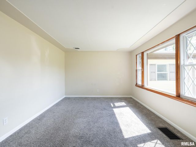 611 WOODLAND Trail, Washington, IL 61571