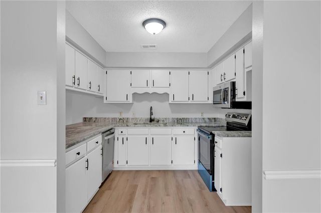 8680 Dutchman Woods Drive, Mobile, AL 36695