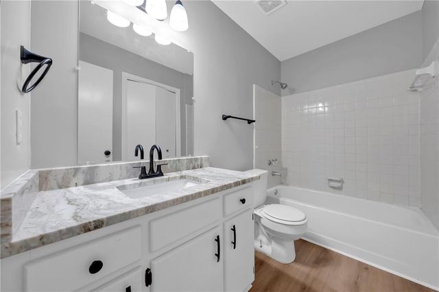 8680 Dutchman Woods Drive, Mobile, AL 36695