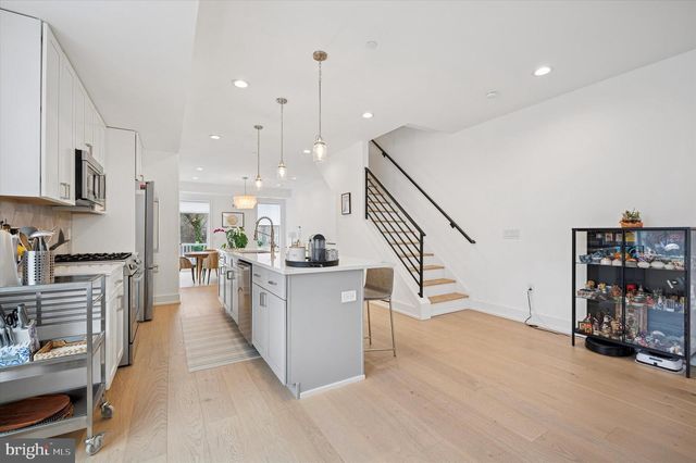 6715 CINNAMINSON CT, Philadelphia, PA 19128