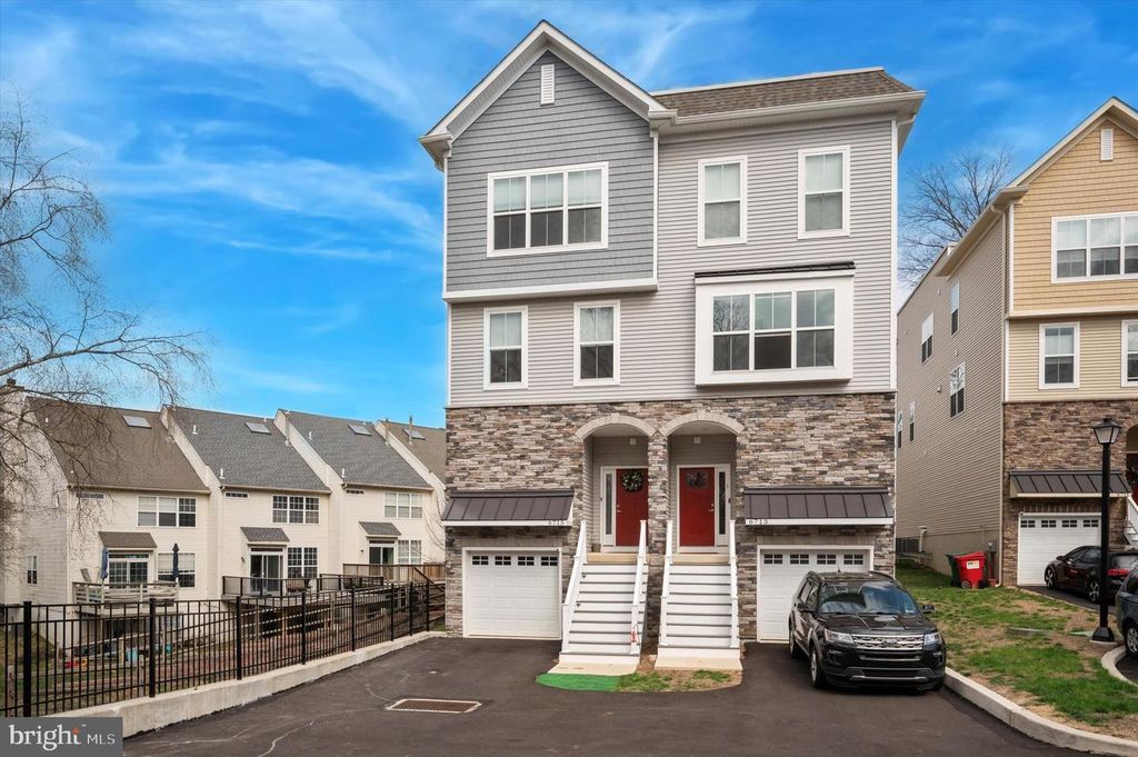 6715 CINNAMINSON CT, Philadelphia, PA 19128