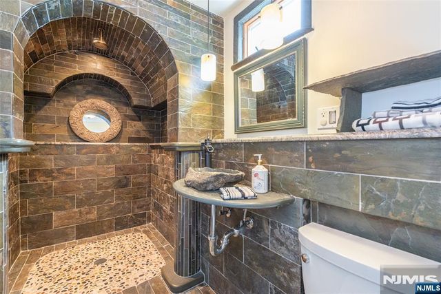 9 Terrace Road, Wayne, NJ 07470