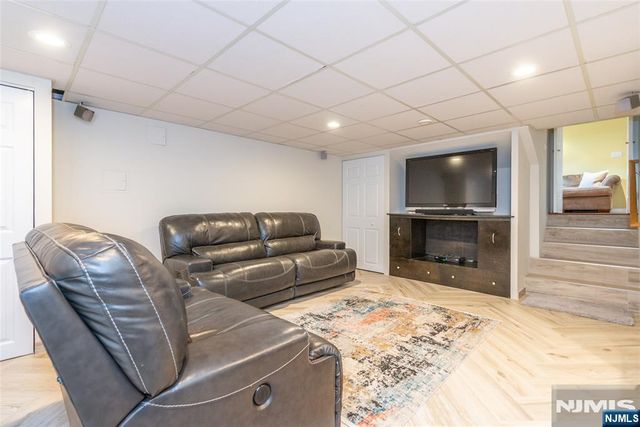 9 Terrace Road, Wayne, NJ 07470