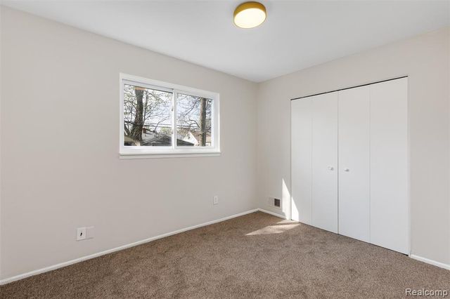 8694 Maxwell Avenue, Warren, MI 48089