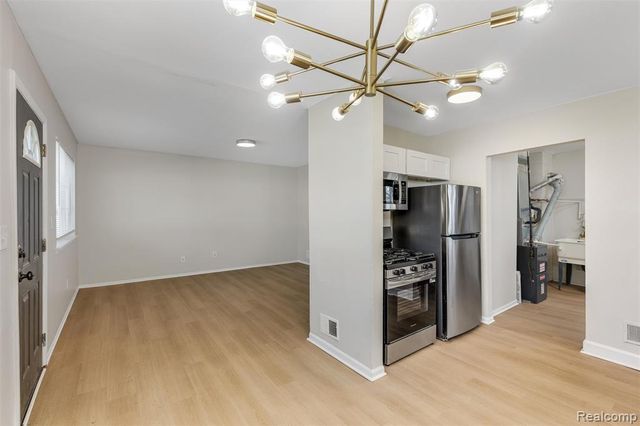 8694 Maxwell Avenue, Warren, MI 48089