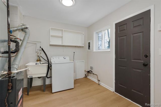 8694 Maxwell Avenue, Warren, MI 48089