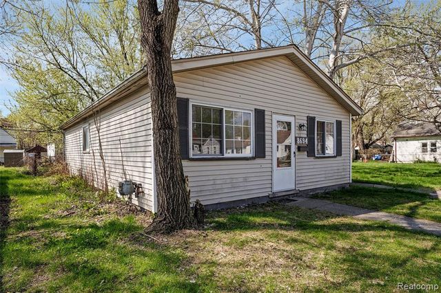 8694 Maxwell Avenue, Warren, MI 48089