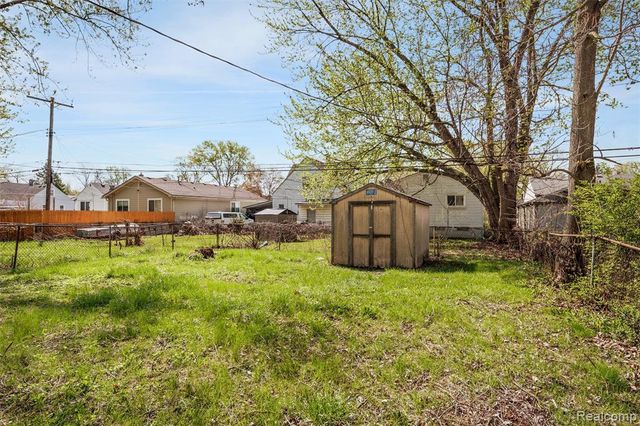 8694 Maxwell Avenue, Warren, MI 48089