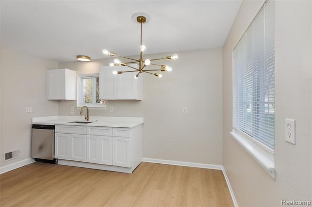 8694 Maxwell Avenue, Warren, MI 48089