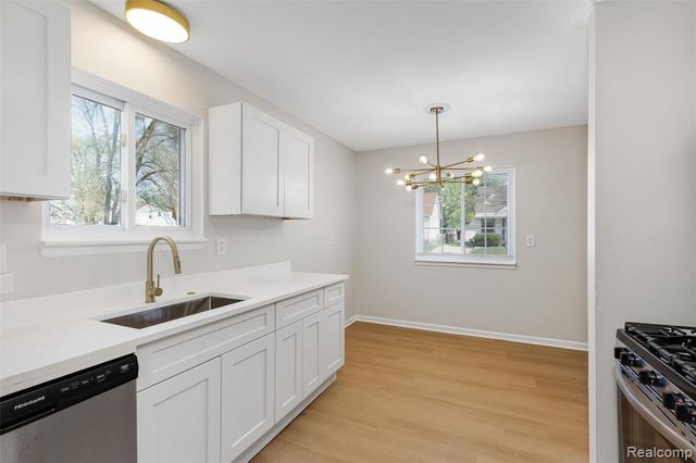 8694 Maxwell Avenue, Warren, MI 48089