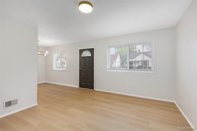 8694 Maxwell Avenue, Warren, MI 48089