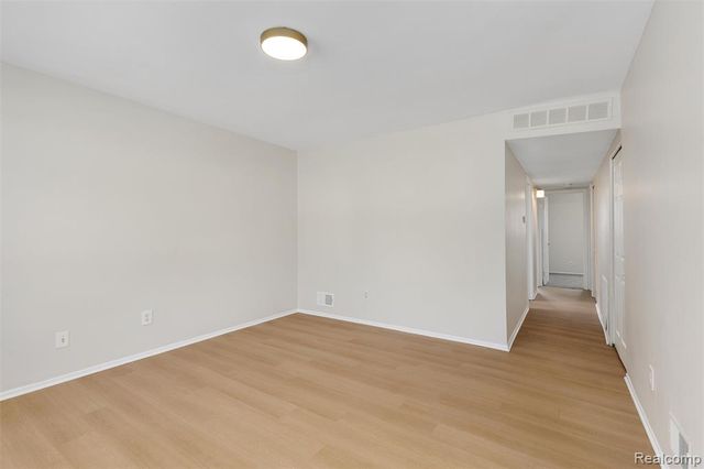 8694 Maxwell Avenue, Warren, MI 48089