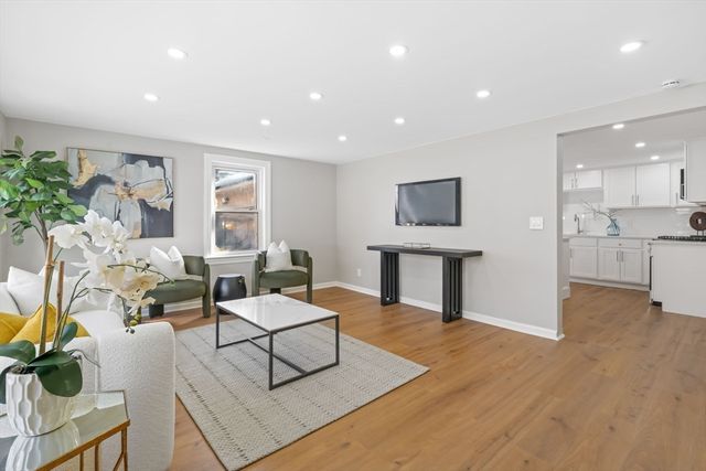 734 W Hollis St, Nashua, NH 03062