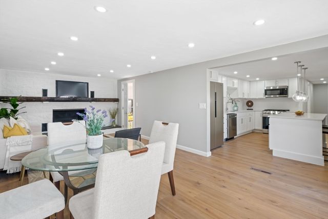 734 W Hollis St, Nashua, NH 03062