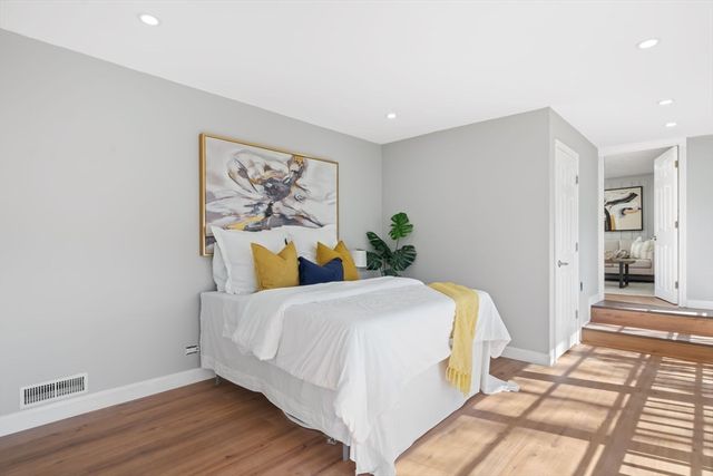 734 W Hollis St, Nashua, NH 03062