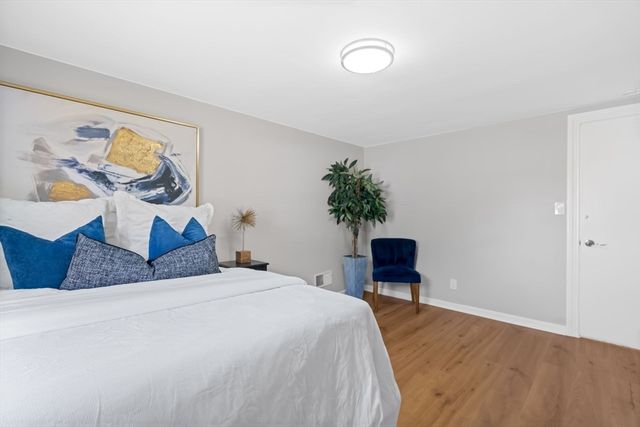 734 W Hollis St, Nashua, NH 03062